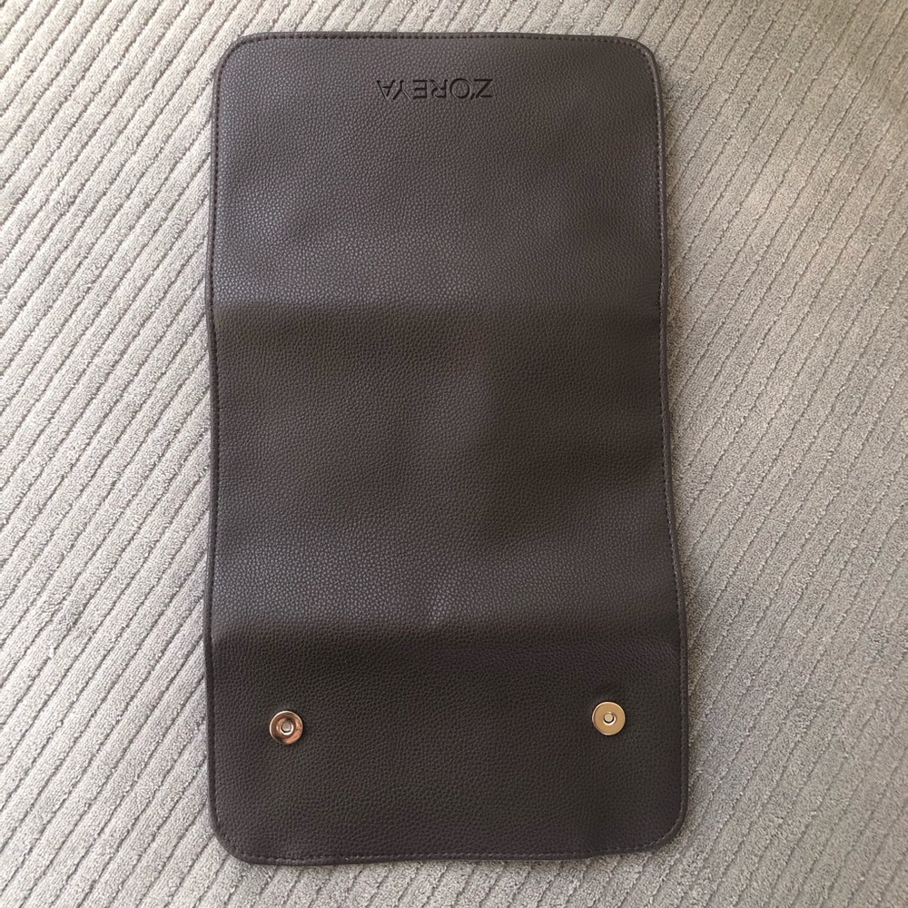 3/$20 Zoreya Brush Case - Picture 3 of 3